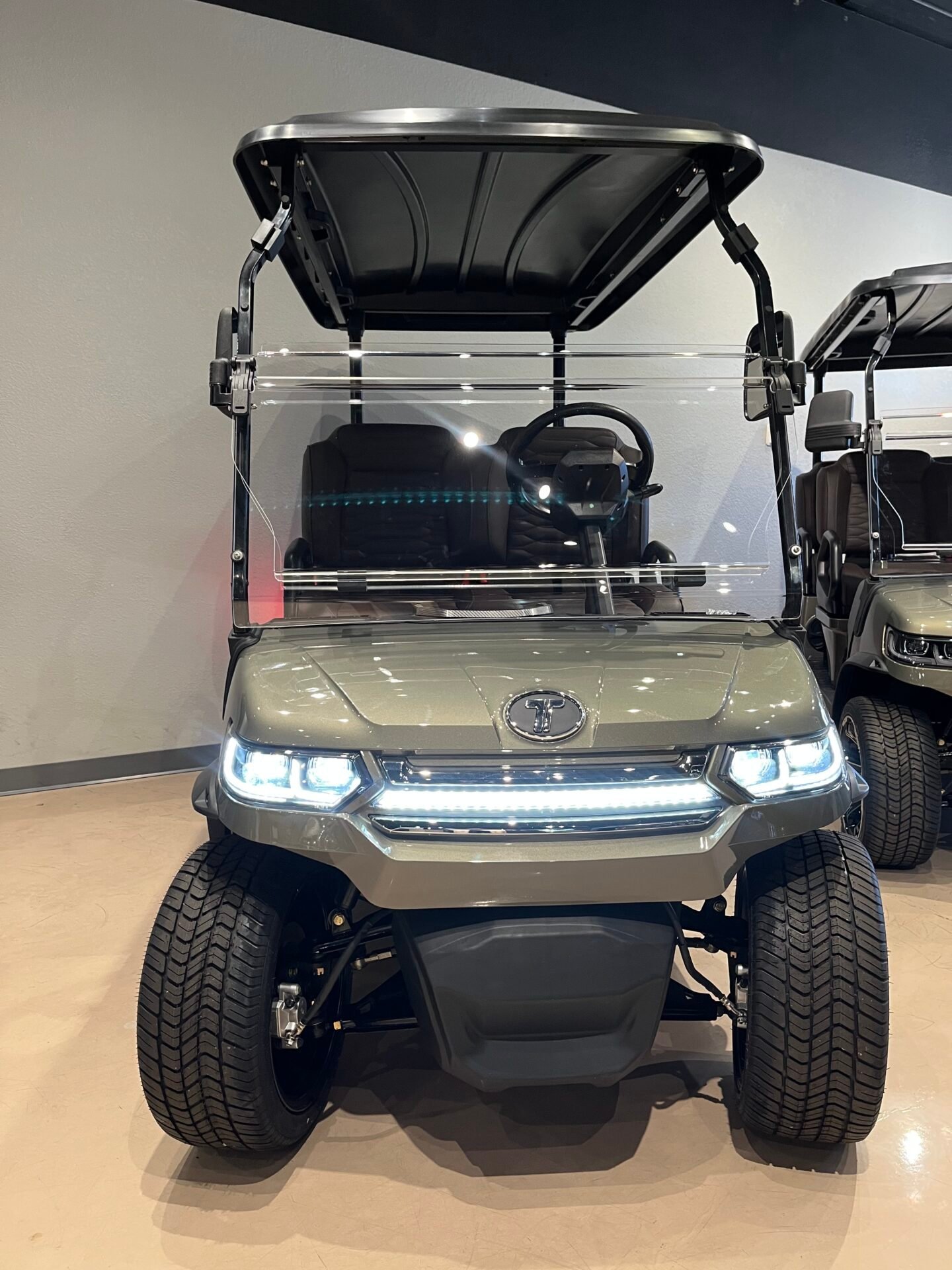 BRAND NEW 2026 TARA SUMMIT AIR 4 ROAD STOCK WITH LITHIUM ION BATTERY, DIGITAL SPEEDO AND ODO, AND GOLF BAG ATTACHMENT For Sale