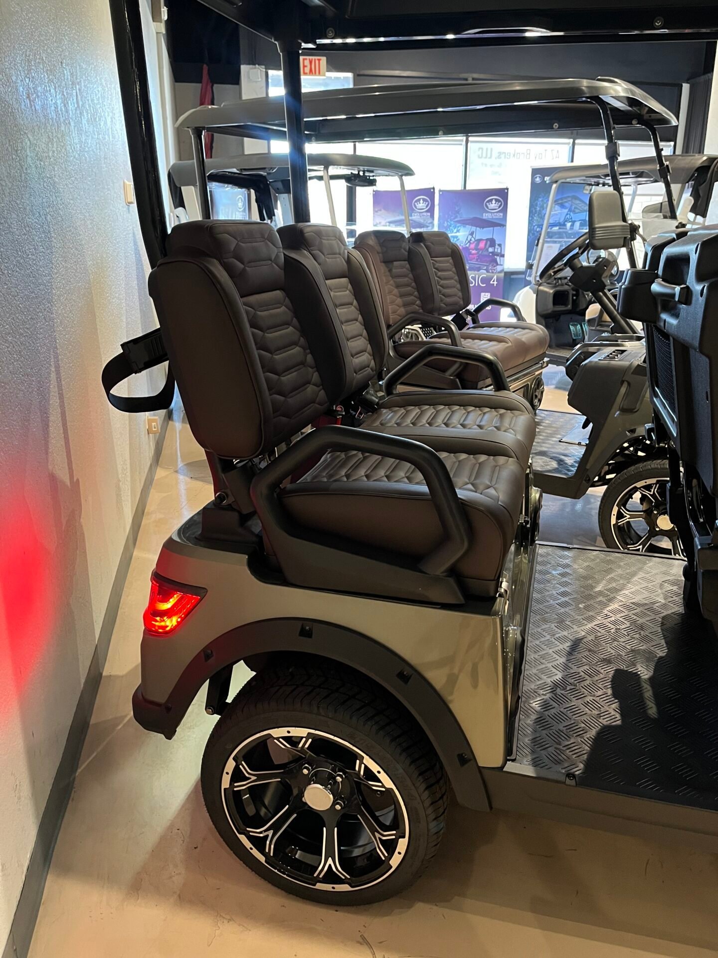BRAND NEW 2026 TARA SUMMIT AIR 4 ROAD STOCK WITH LITHIUM ION BATTERY, DIGITAL SPEEDO AND ODO, AND GOLF BAG ATTACHMENT For Sale